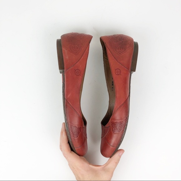 Born Shoes Born Paulette Embossed Leather Flats Size 7